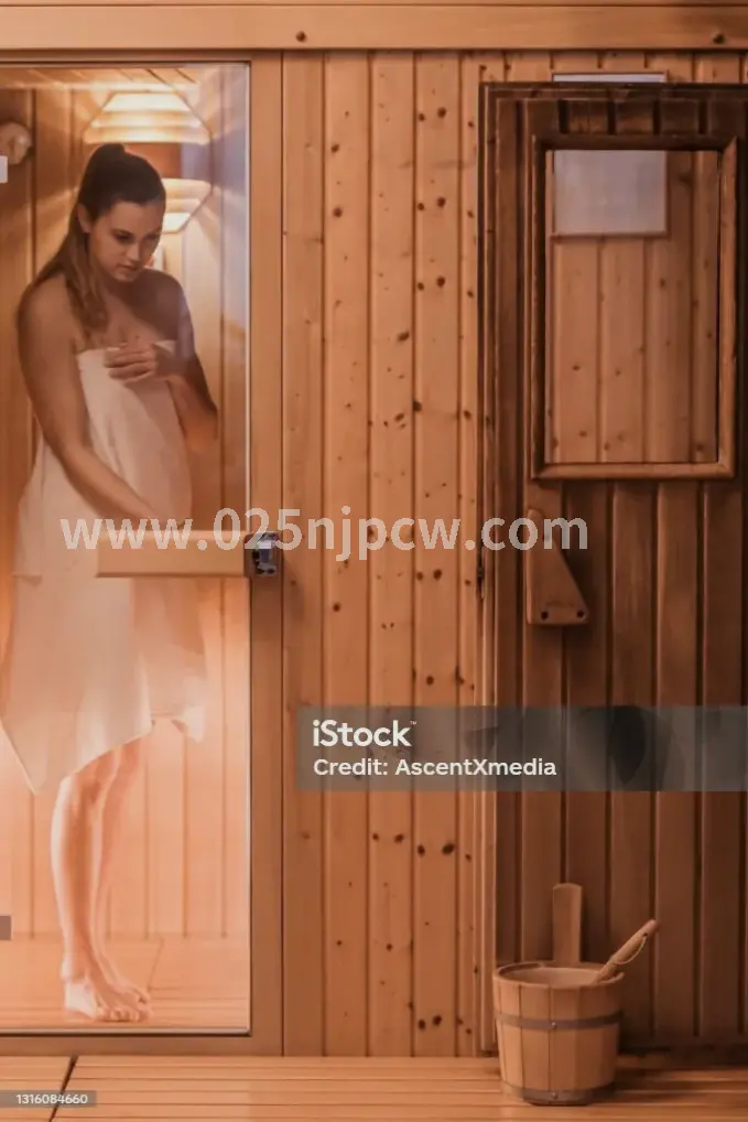 技师正在进行肩部按摩