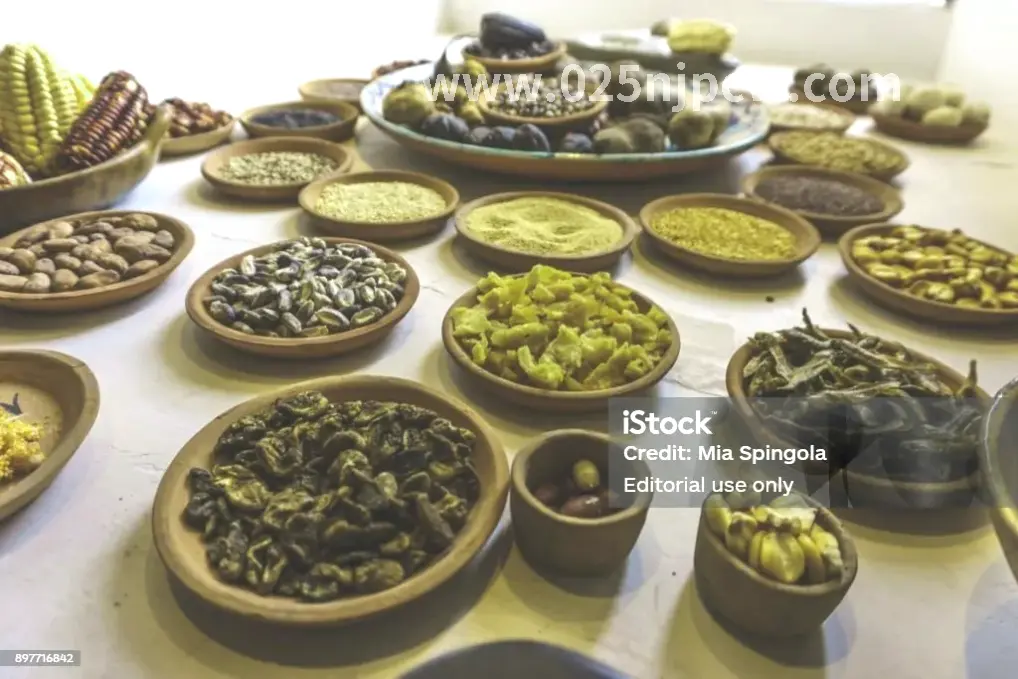 肩颈按摩手法示意图